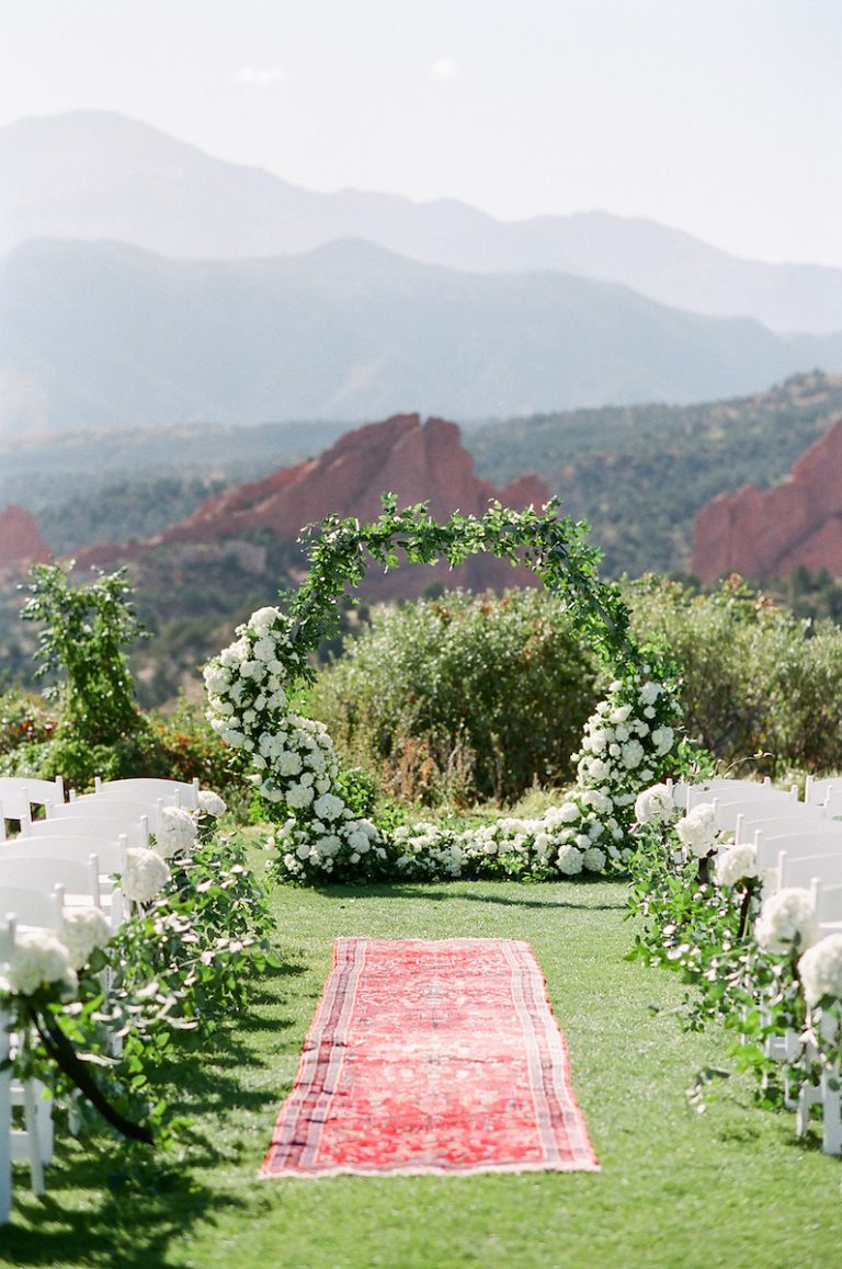 weddings with a view at garden of the gods resort and spa in colorado springs mountains